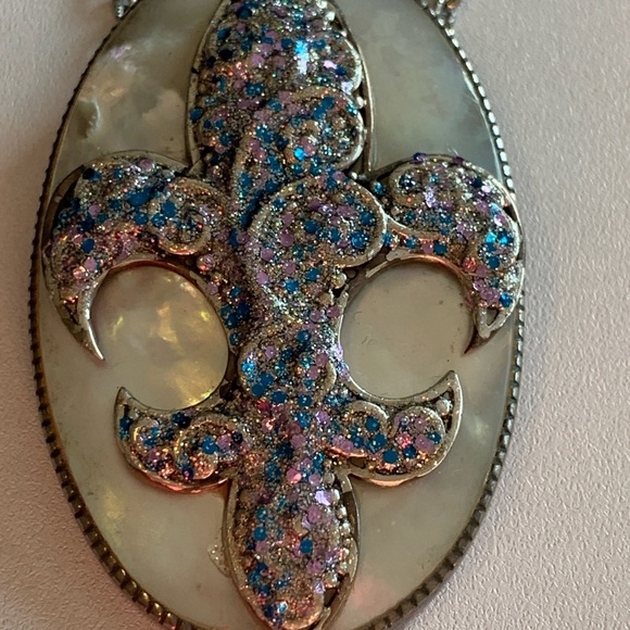 Vintage Sterling Silver and Mother of Pearl Fleur-de-Lis Pendant Necklace - Picture 2 of 5